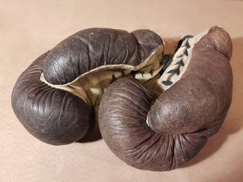 Staré boxerské rukavice