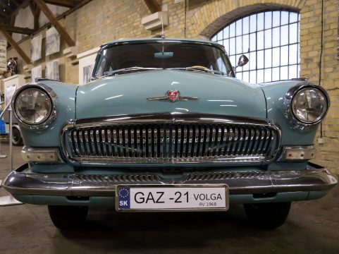 Stará ruská Volga GAZ-21