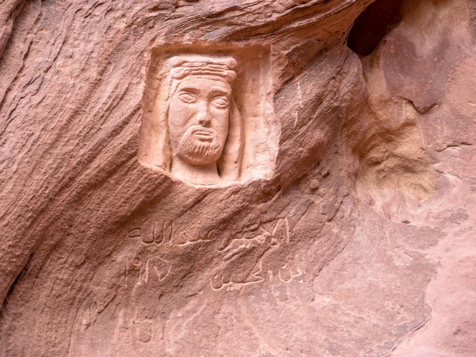Tvár v kameni