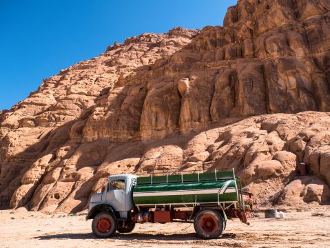 Nákladné auto v púšti